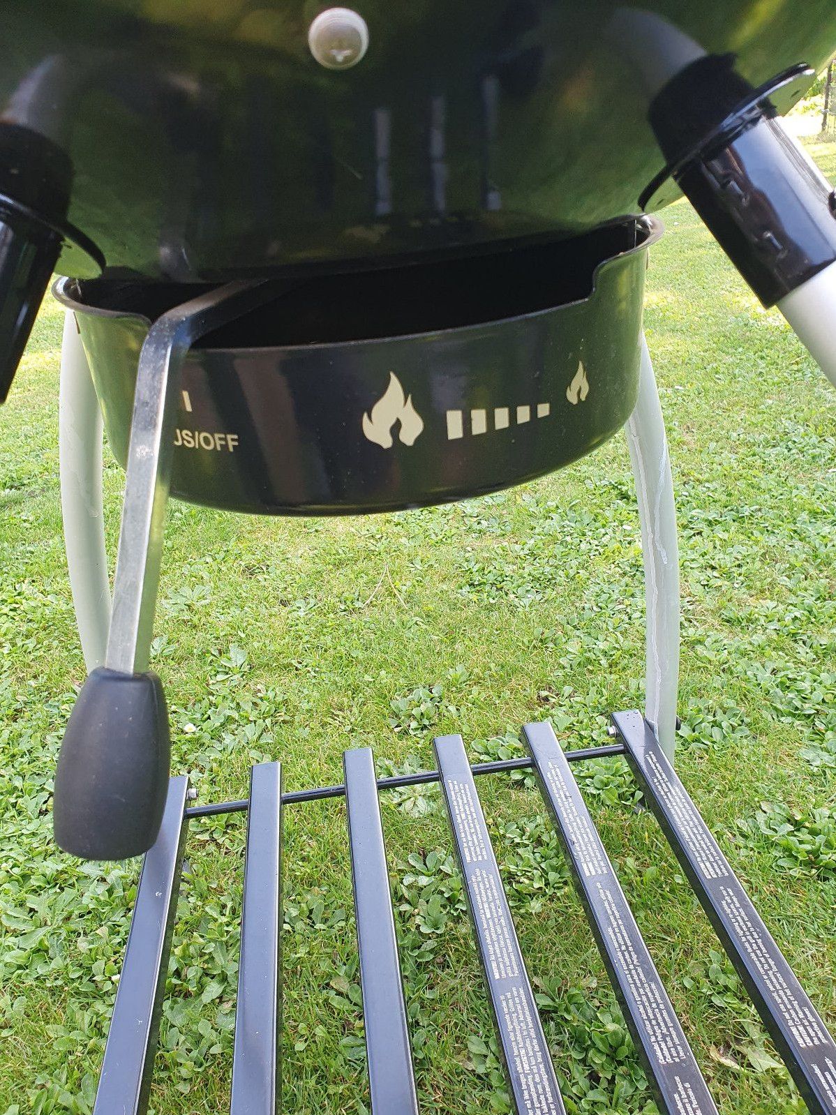 RÖSLE No1 Sport F50 Holzkohle-Kugelgrill Ausstattung