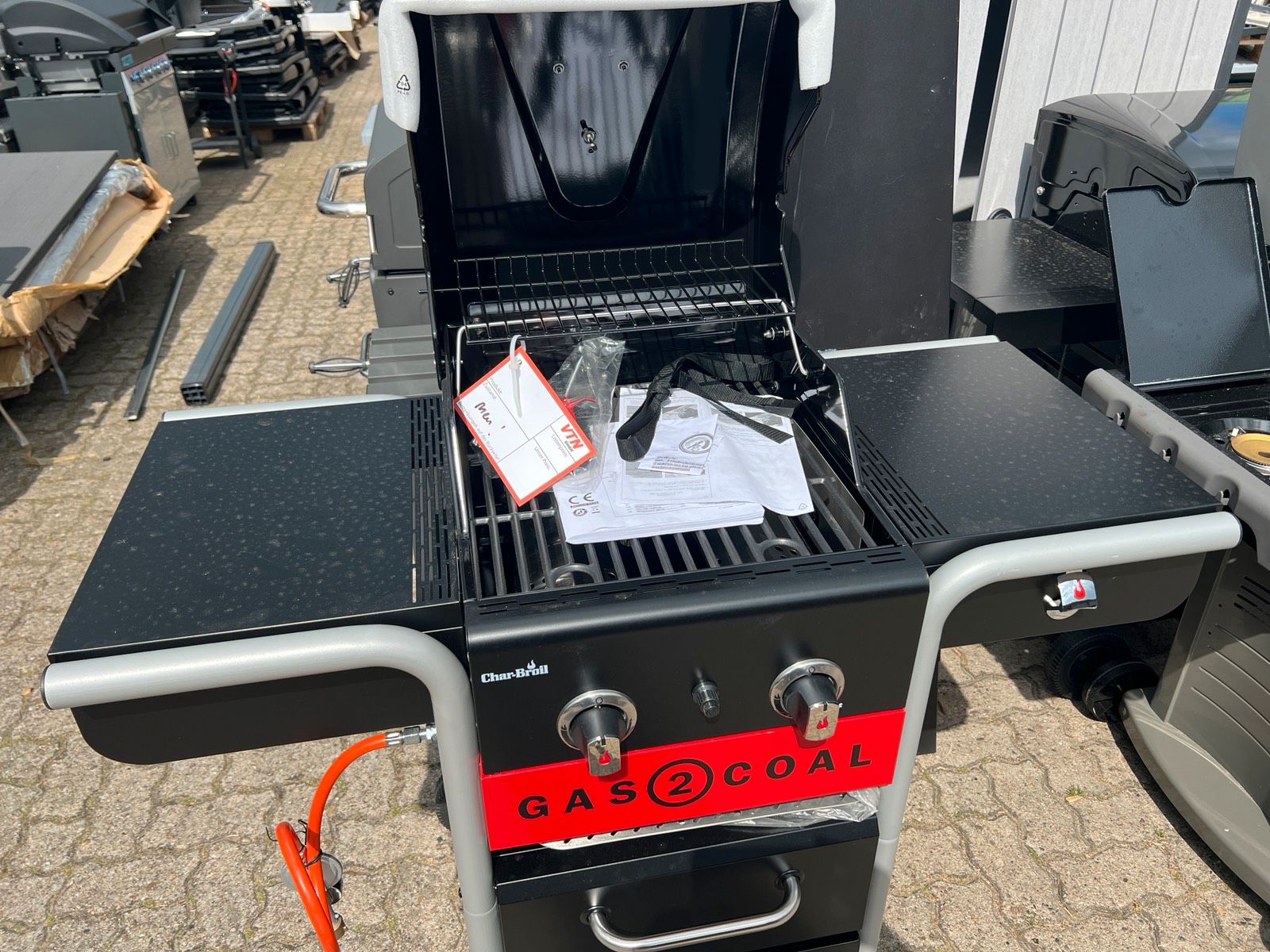 Char-Broil Gas2Coal 210 Hybrid Grill Test