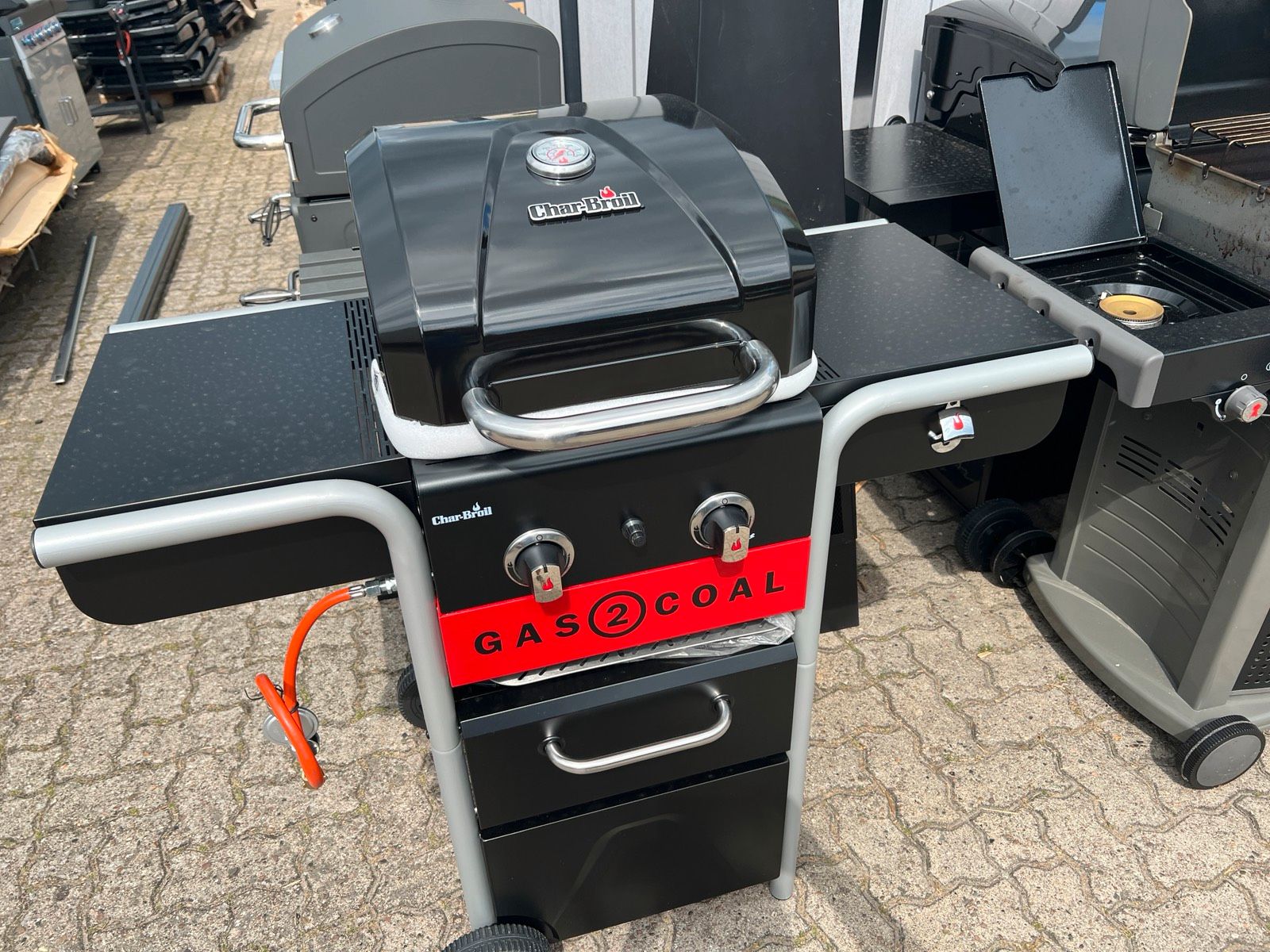 Char-Broil Gas2Coal 210 Hybrid Grill