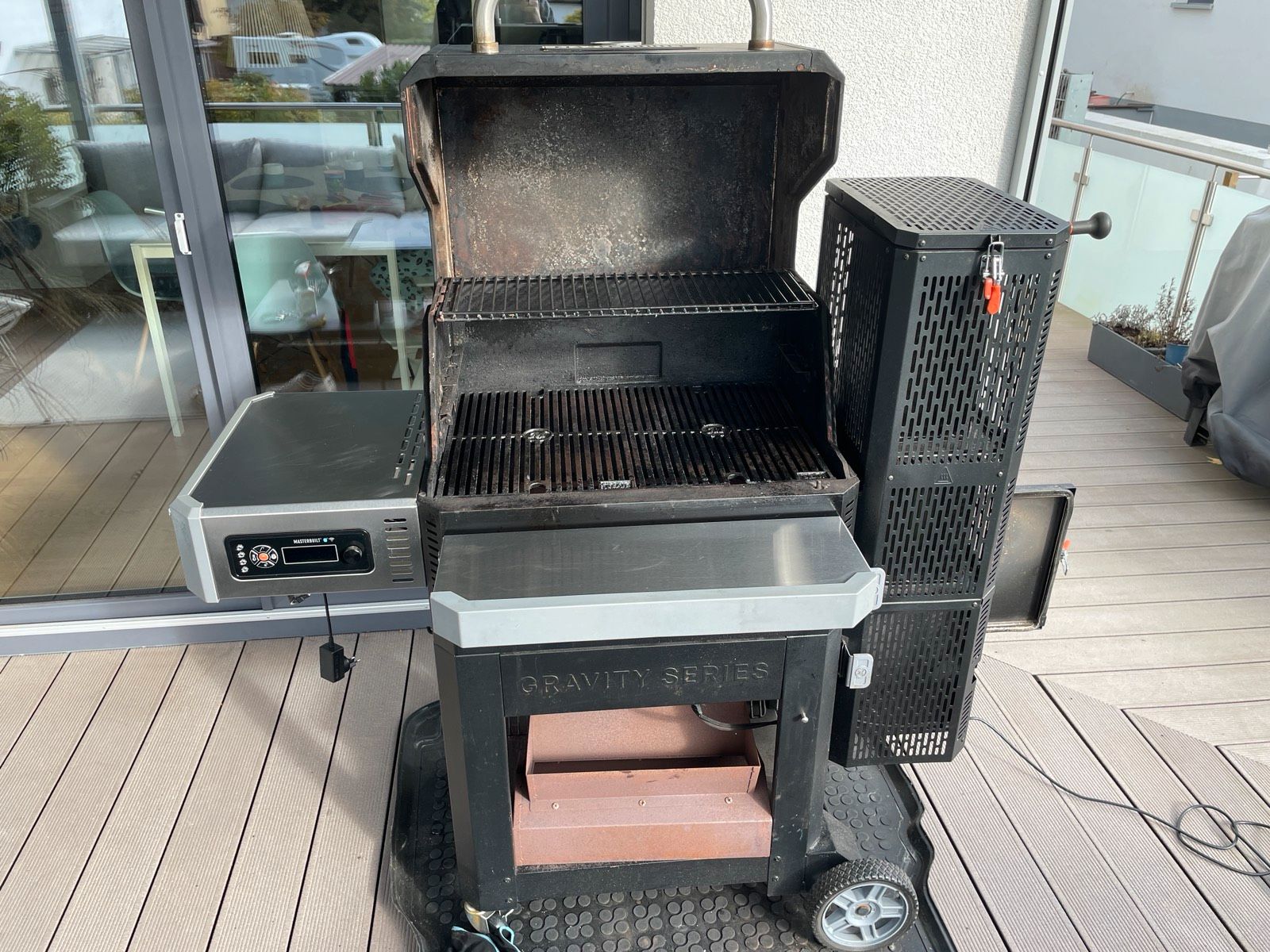 MasterBuilt Gravity Series 800 Holzkohlegrill Test