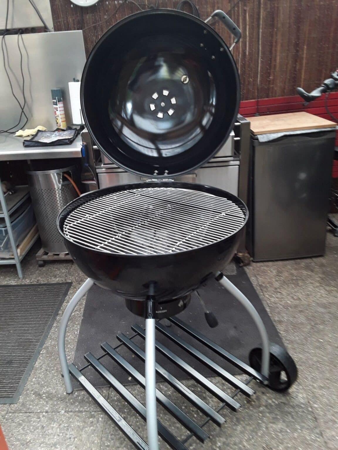 Rösle Holzkohle Kugelgrill No 1 Sport F50 RÖSLE Kugelgrill No.1 Sport F50 FC Bayern Edition - EdelKüche