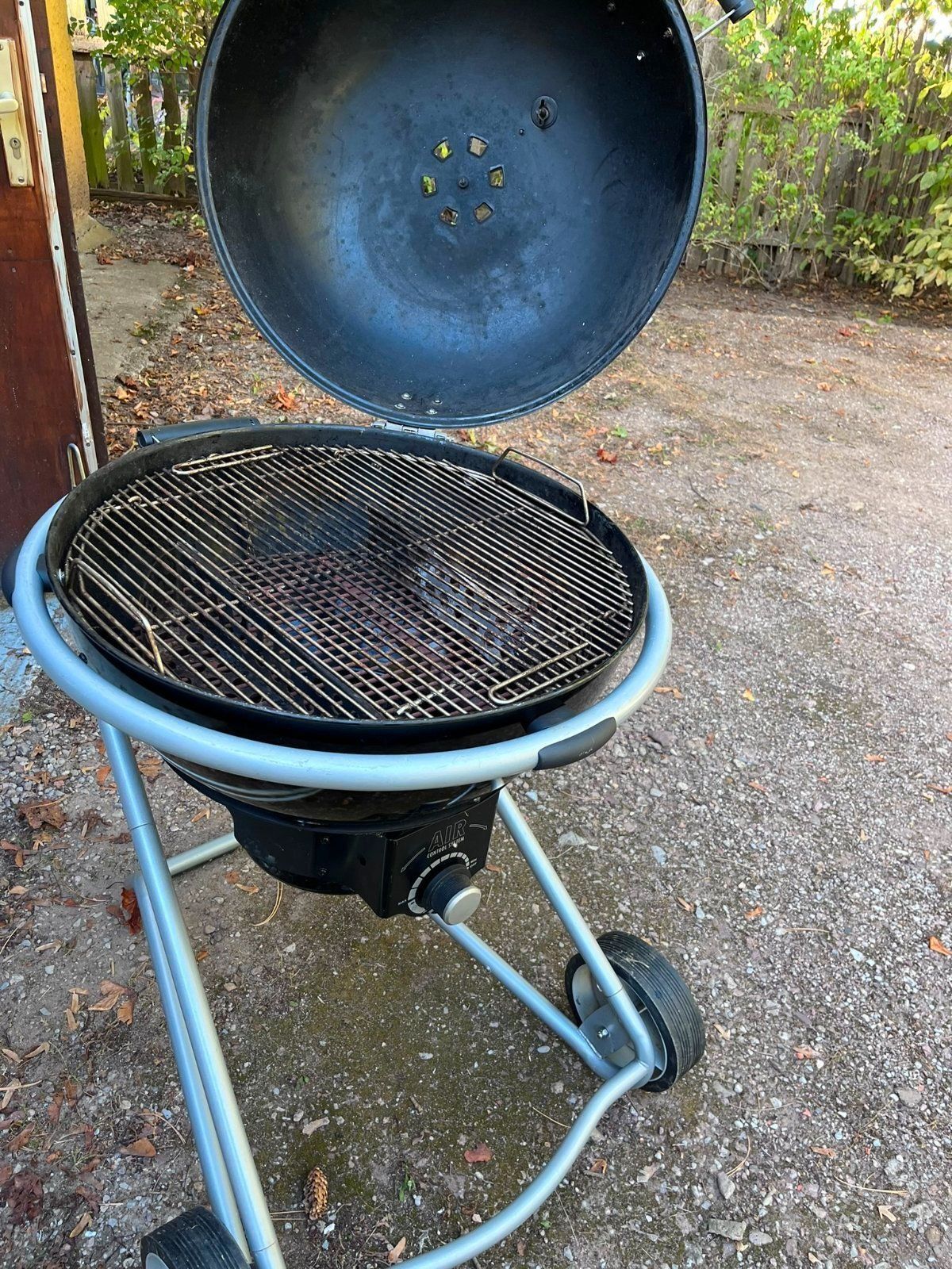 RÖSLE No1 AIR F50 Holzkohle-Kugelgrill Test