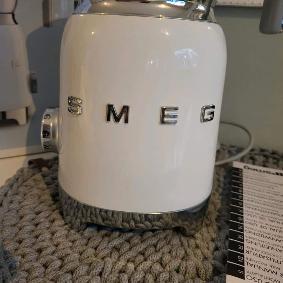 SMEG MFF11WHEU Milchaufschäumer Test