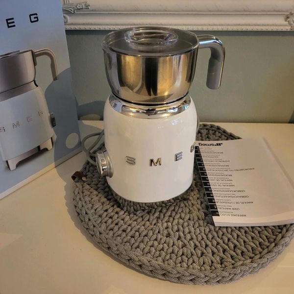 SMEG MFF11WHEU Milchaufschäumer