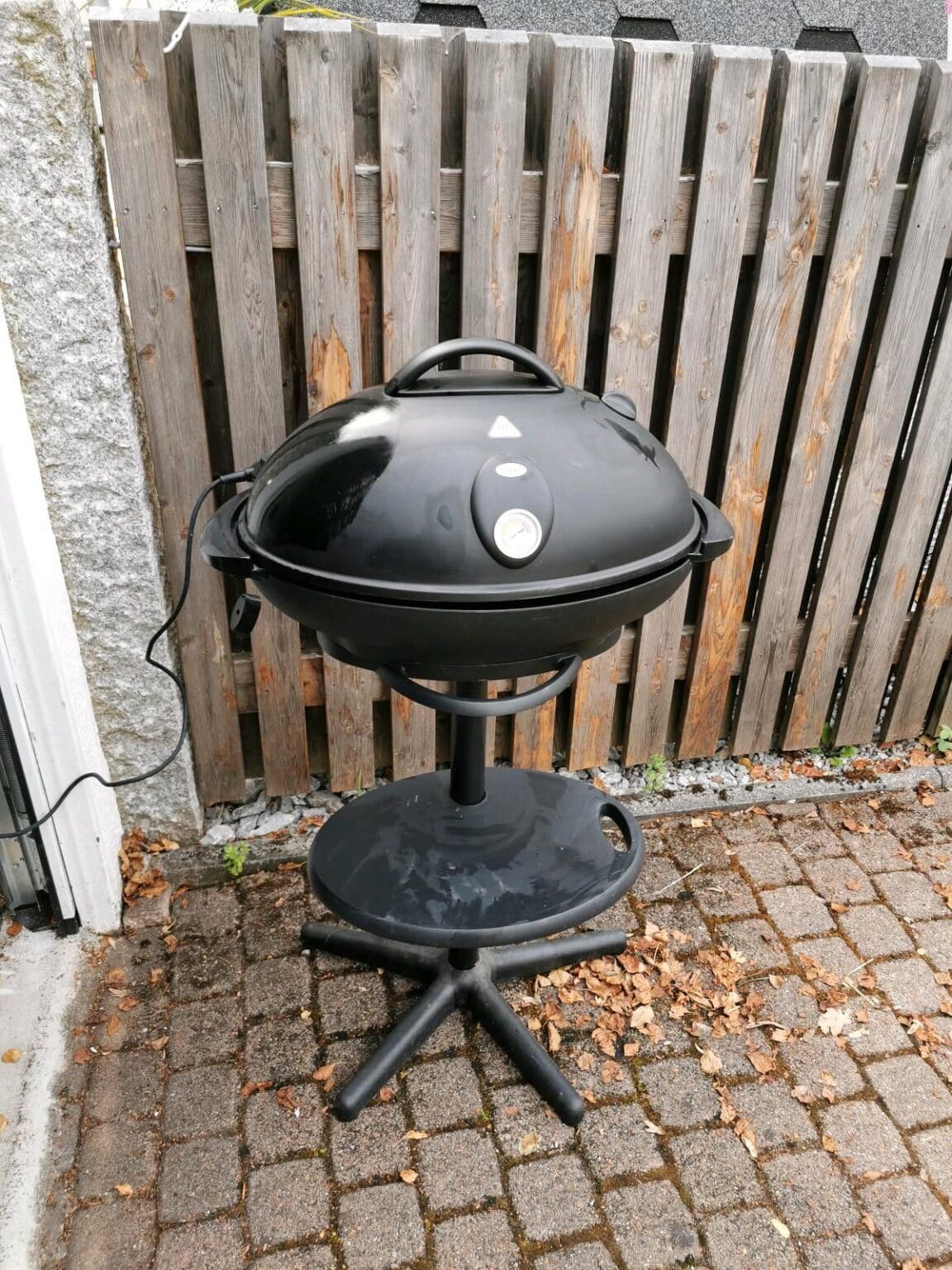 Saulengrill Mit Deckel