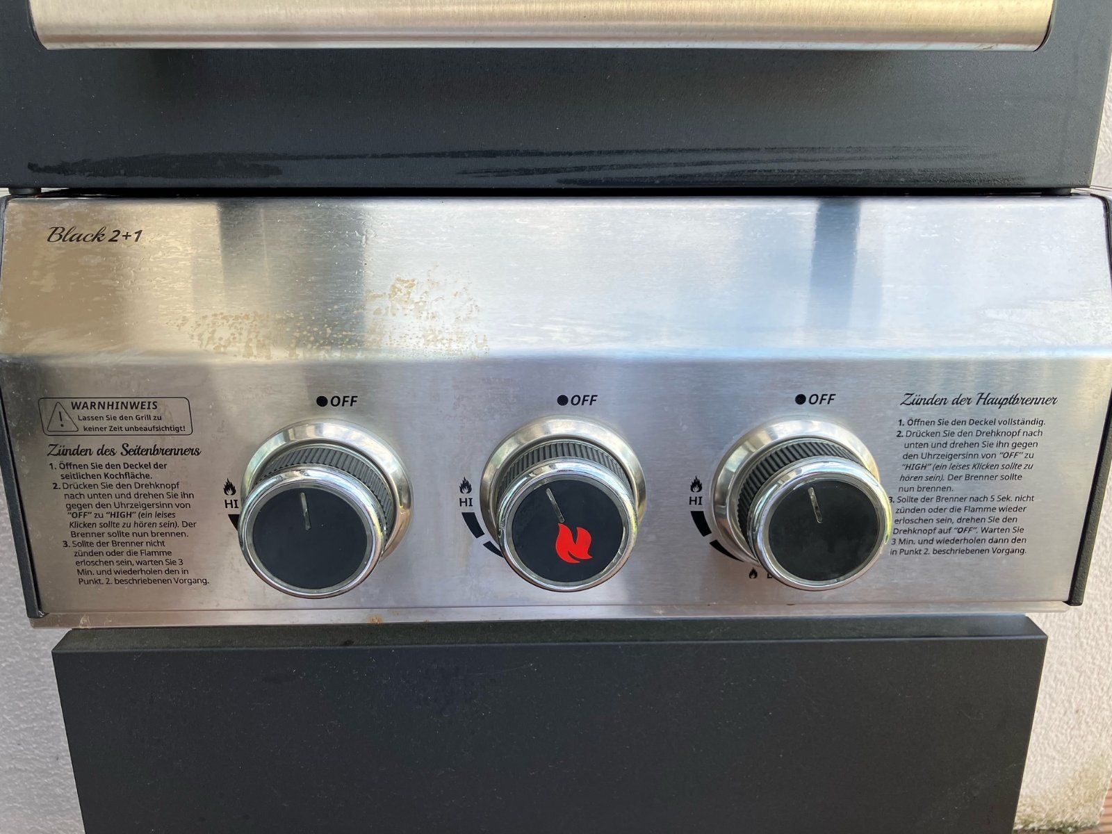 TAINO BLACK 2+1 Gasgrill 2 Brenner mit Seitenkocher Test