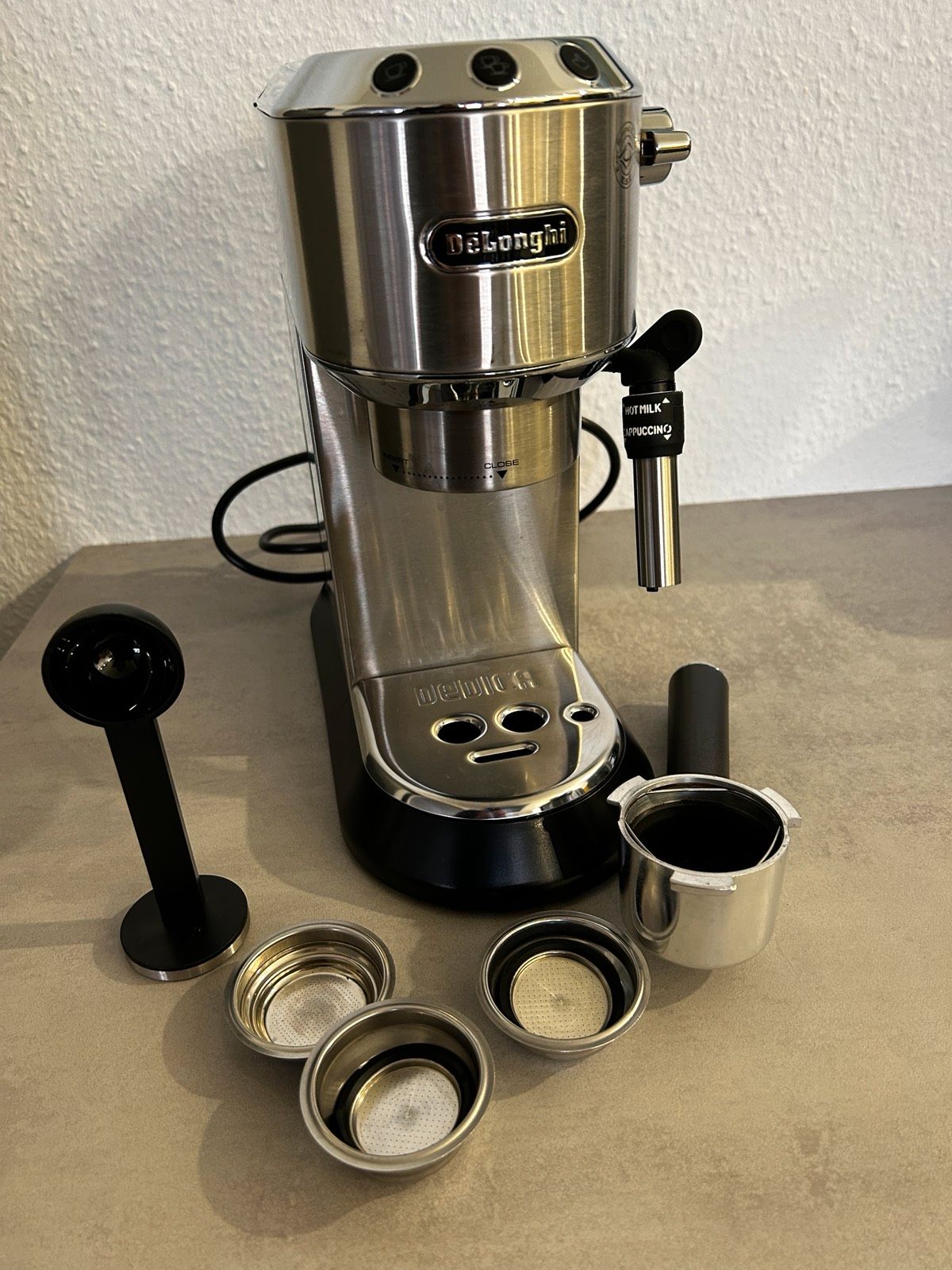 De'Longhi Dedica Style EC 685 Espressomaschine Test