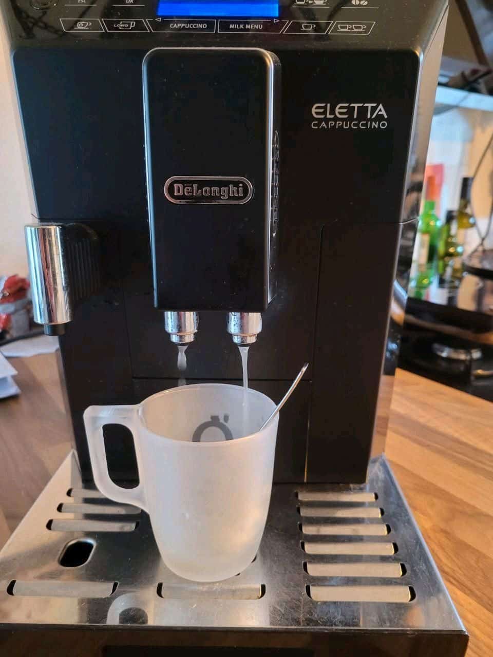 De’Longhi ECAM 44.666.B ELETTA Cappuccino Kaffeemaschine Test