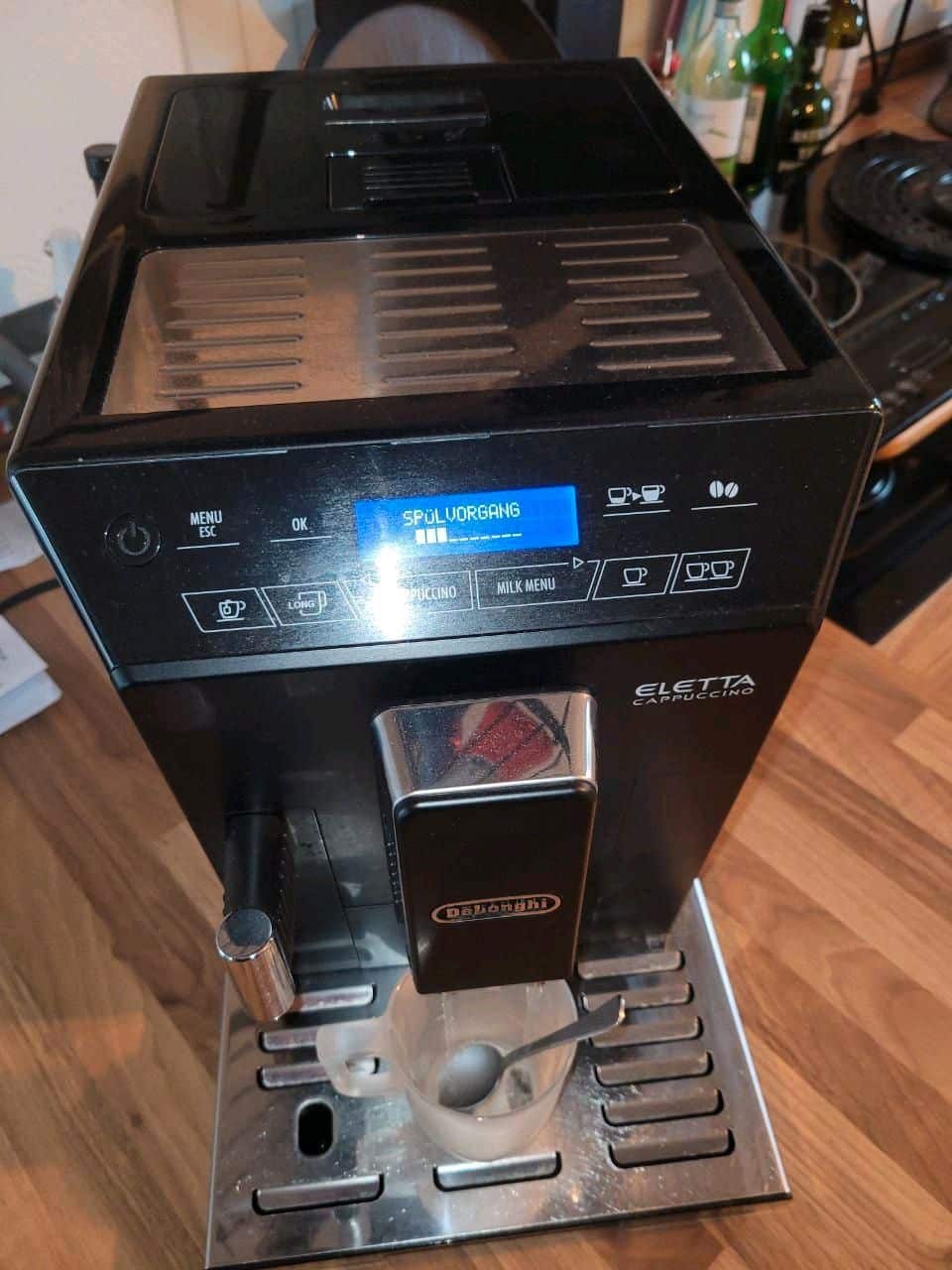 De’Longhi ECAM 44.666.B ELETTA Cappuccino Kaffeemaschine Test