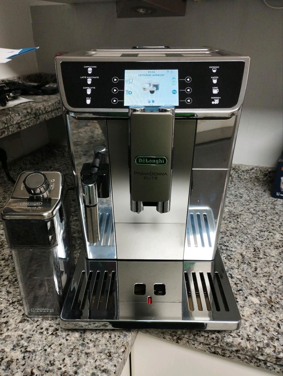 Cafetière DELONGHI PrimaDonna Elite ECAM650.55.MS