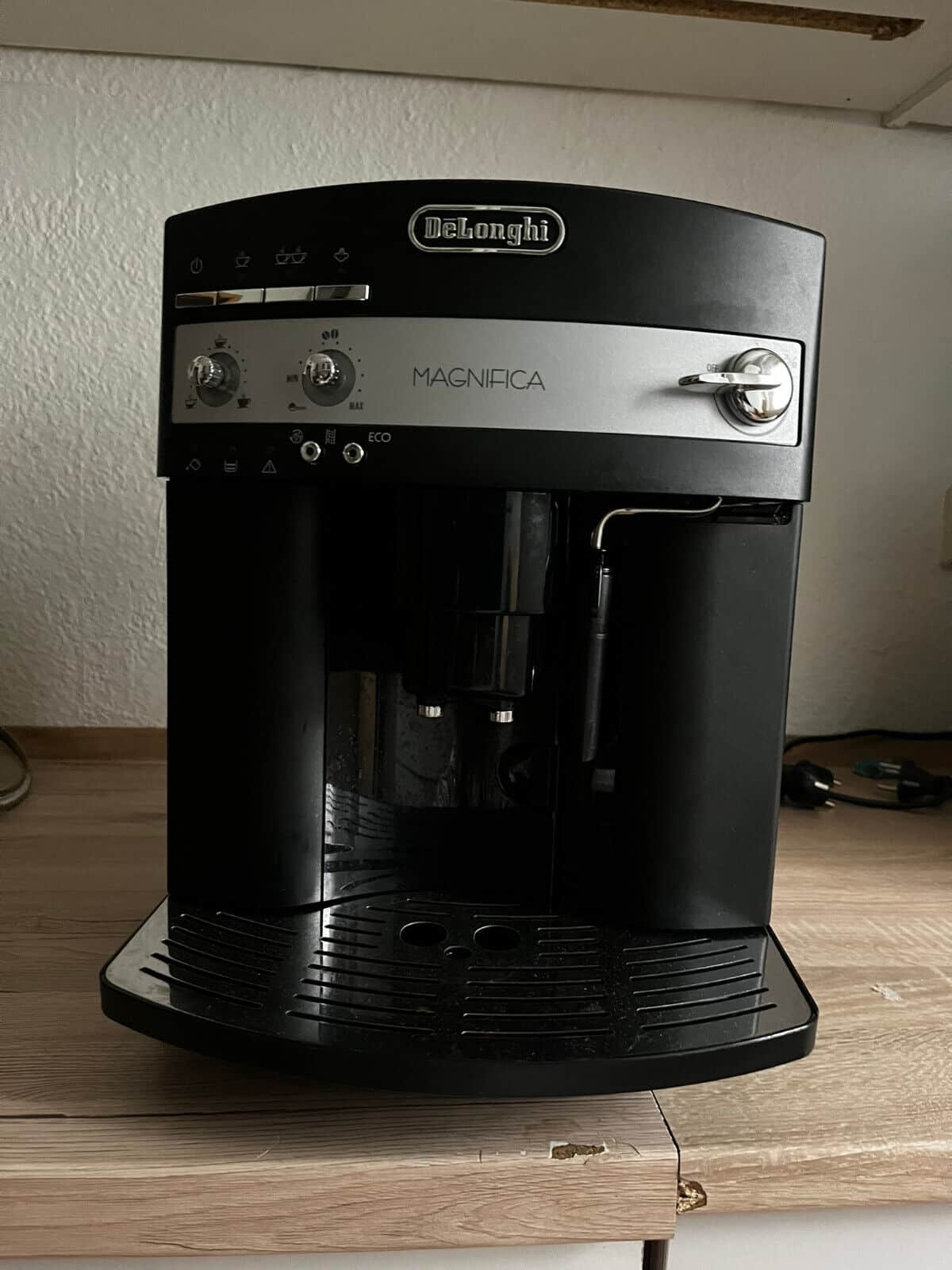 DeLonghi Magnifica ESAM 3000.B Kaffeevollautomat