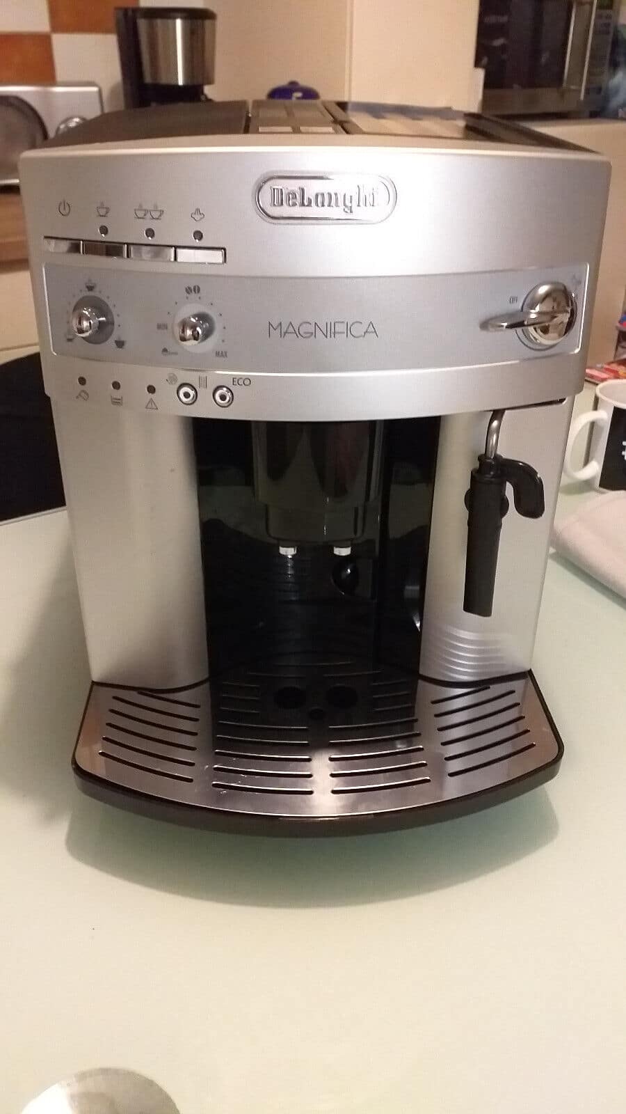 De'Longhi Magnifica ESAM 3200.S Kaffeevollautomat
