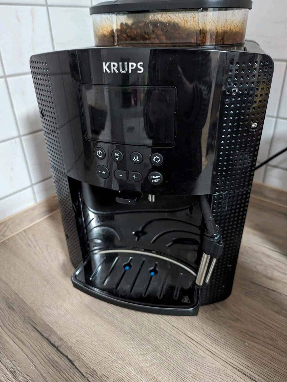 Krups Kaffeemaschine Wasser Läuft Unten Raus Krups Essential YY8135FD Kaffeemaschine - EdelKüche