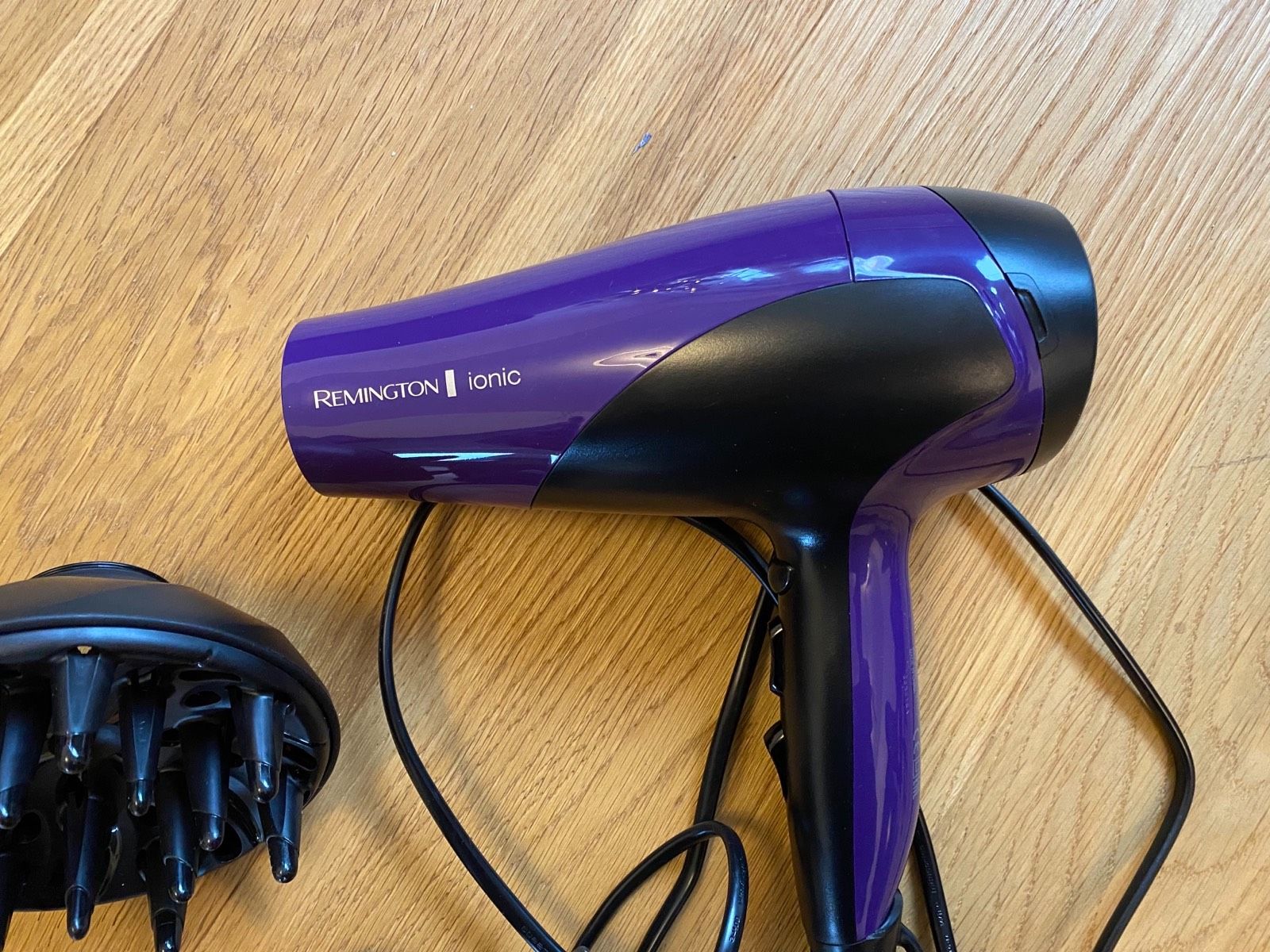 REMINGTON Ionen-Haartrockner »D3197« Test