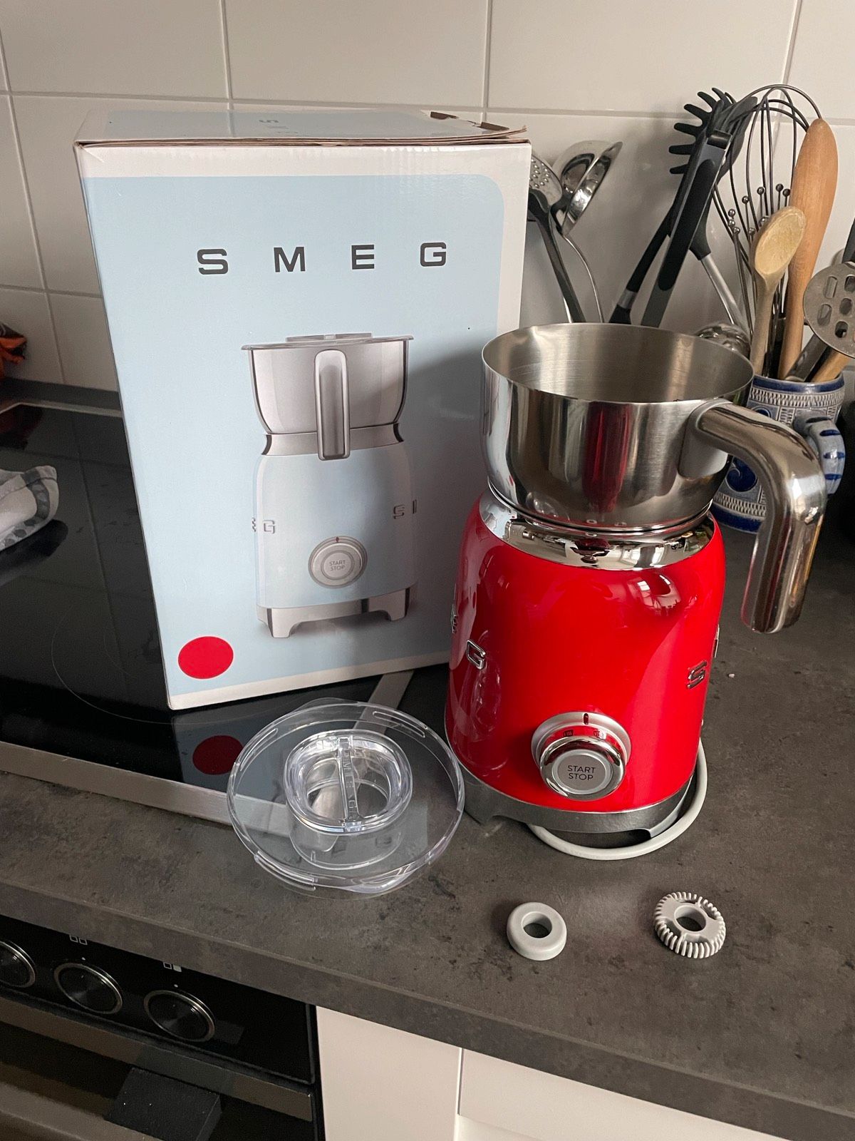 SMEG MFF11RDEU Milchaufschäumer