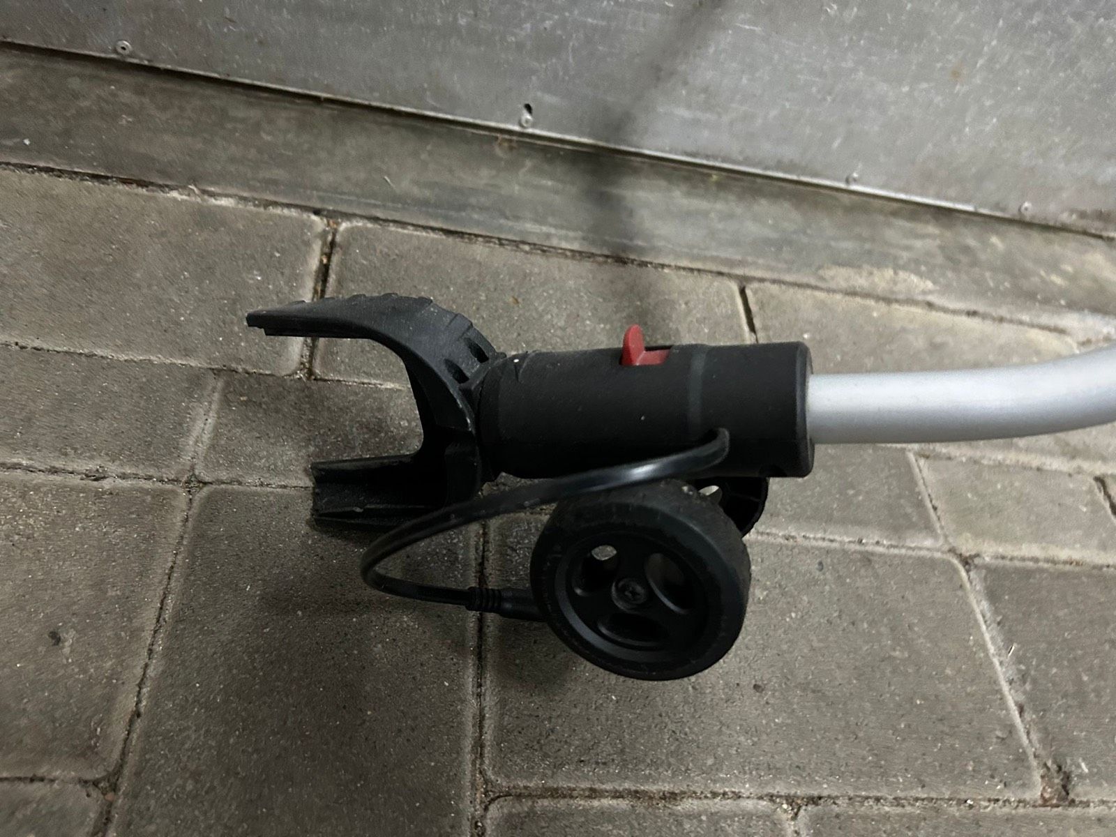 PARKSIDE® 12 V Akku-Gras- und Strauchschere mit Teleskopstiel »PGSA 12 A1« Test