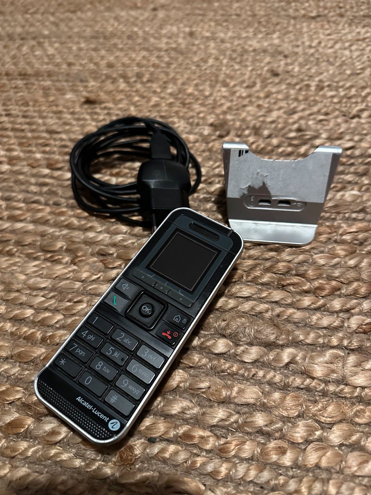 ALCATEL E-160 Solo-DECT-Telefon mit beleuchtetem Display Test