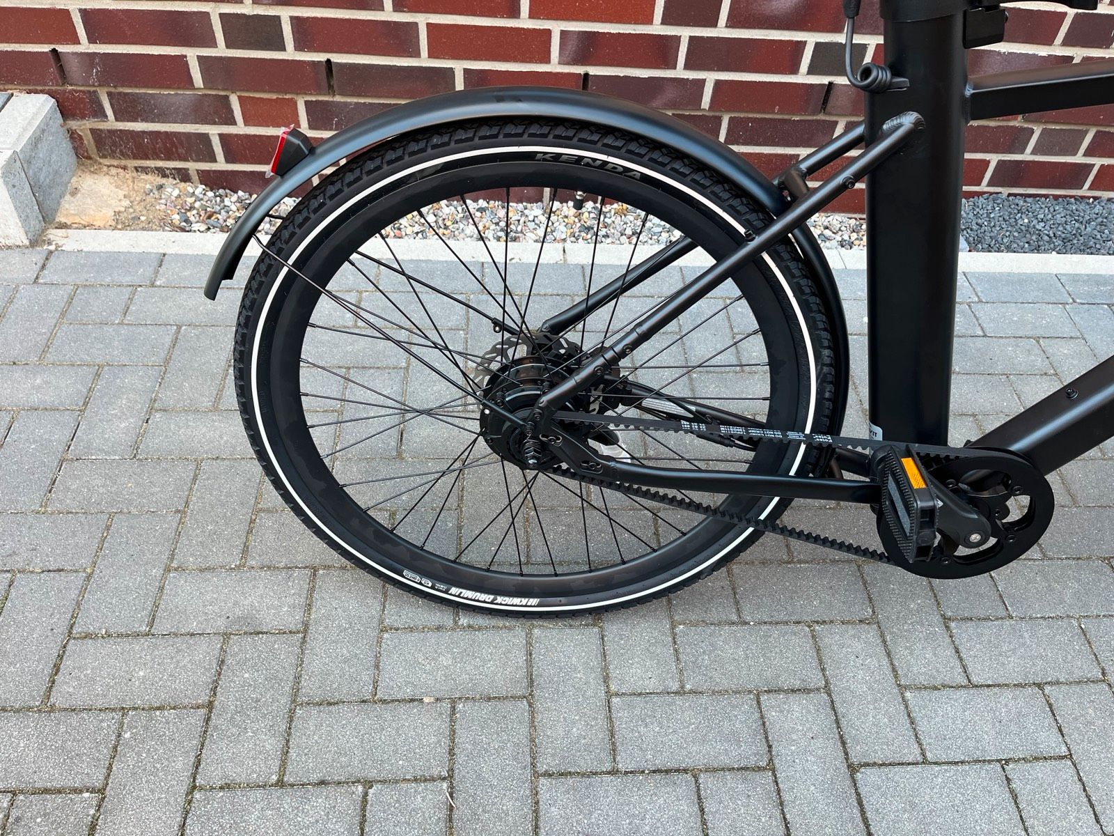 CRIVIT Urban E-Bike X.2 All Black Ausstattung