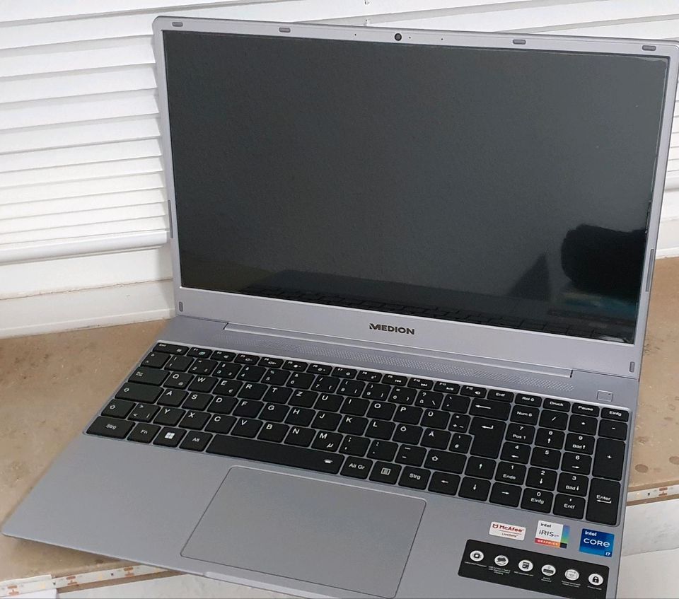 MEDION 15.6 Zoll Laptop E15412 i7-1165G7 Qualität