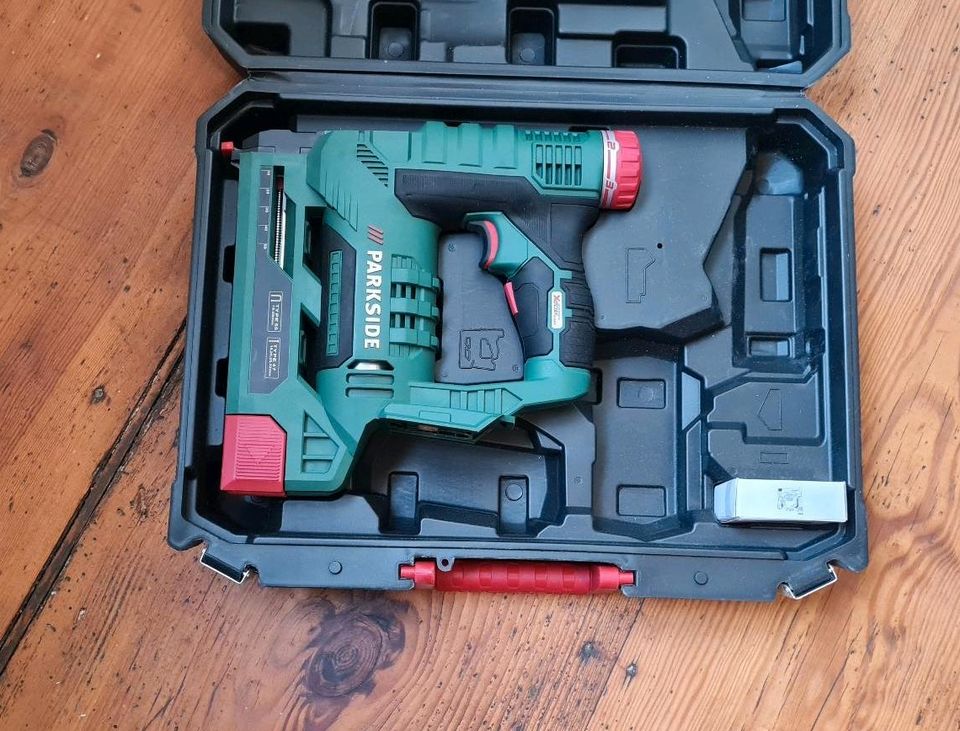 PARKSIDE Cucitrice Elettrica PAT 20-Li A1 A Batteria - Con Luce LED E Presa Softgrip