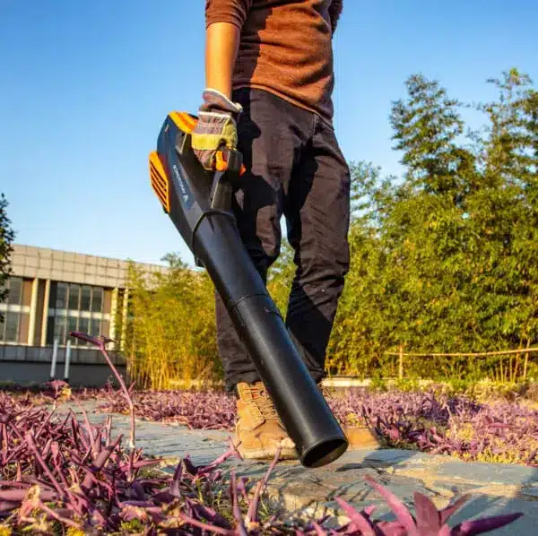 YARD FORCE 40 V Laubbläser LB G18W.jpg