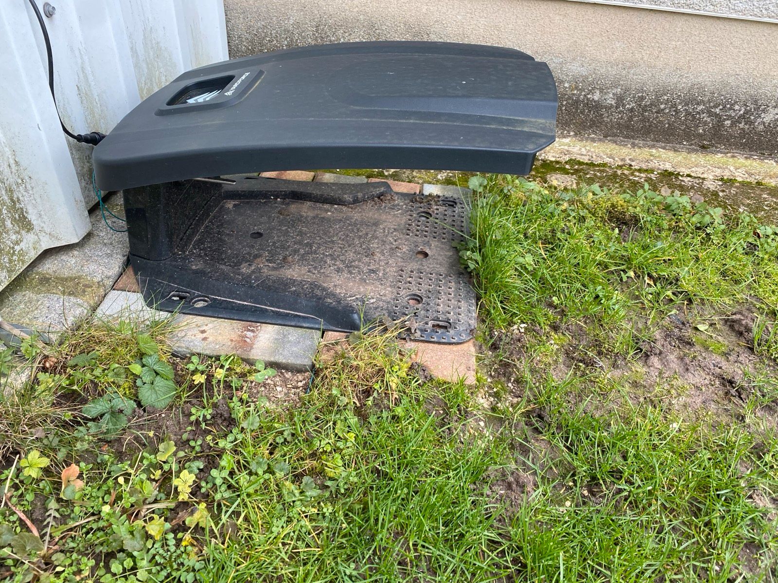 YARD FORCE Mähroboter MB 400 inkl. Mähgarage Test