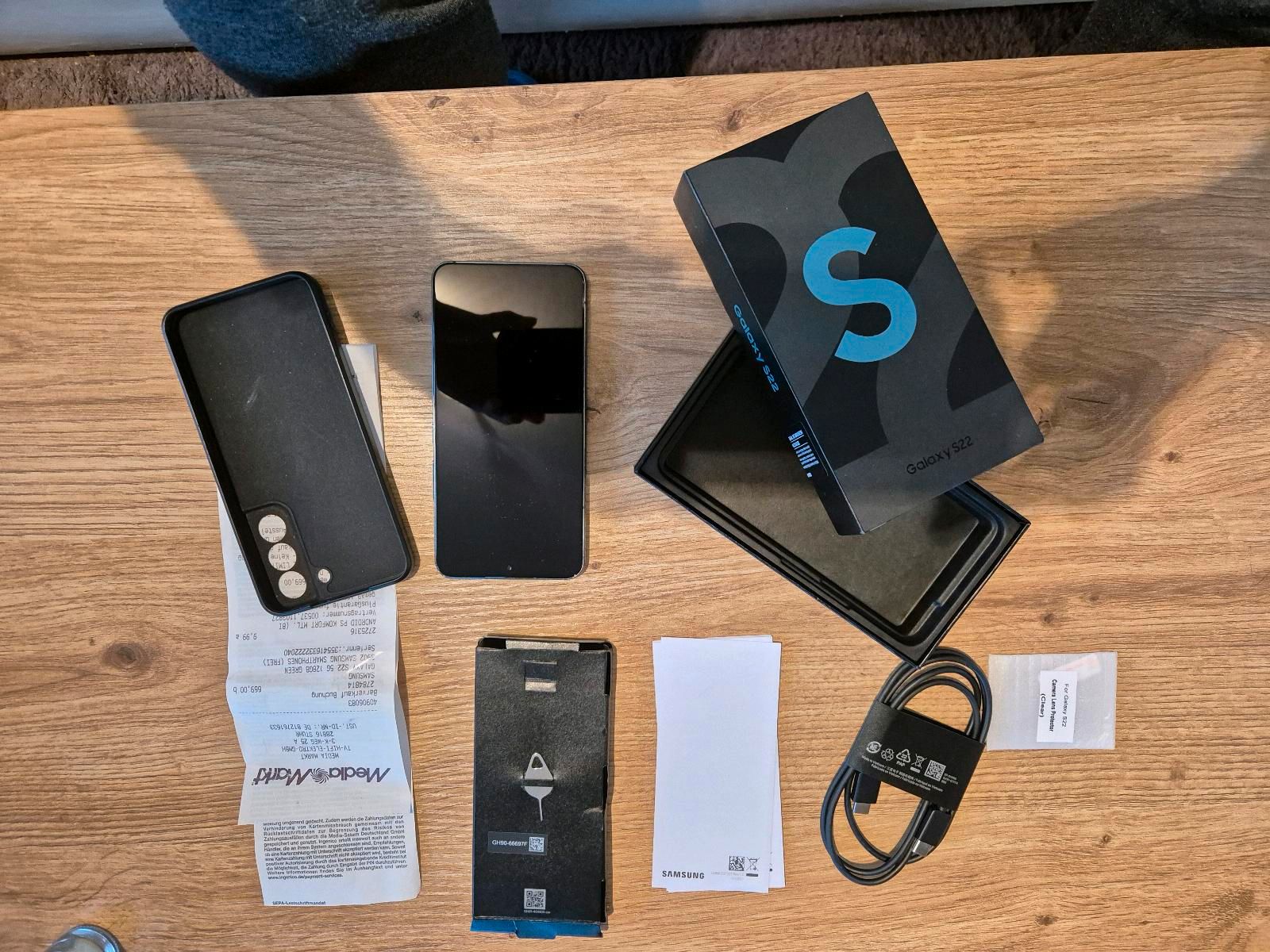 SAMSUNG Galaxy S22 Smartphone