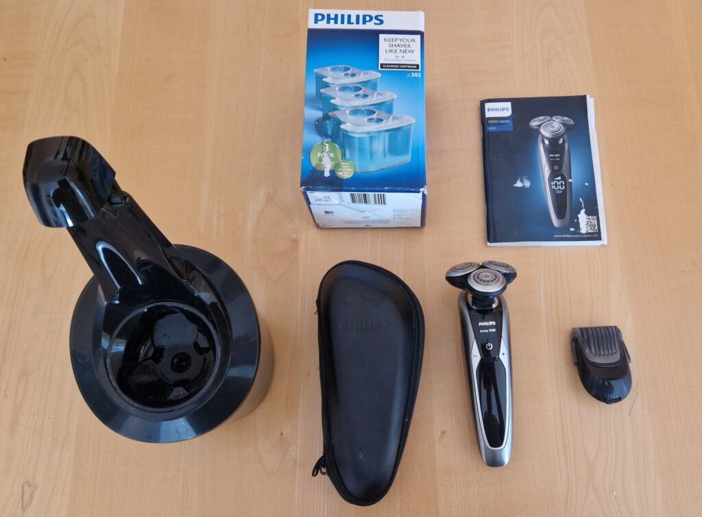 PHILIPS Shaver 100 Series Elektrischer Trockenrasierer